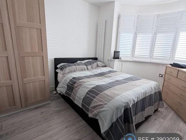 Hartland Drive, Ruislip, HA4 1 bed in a house share to rent £850 pcm £196 pw
