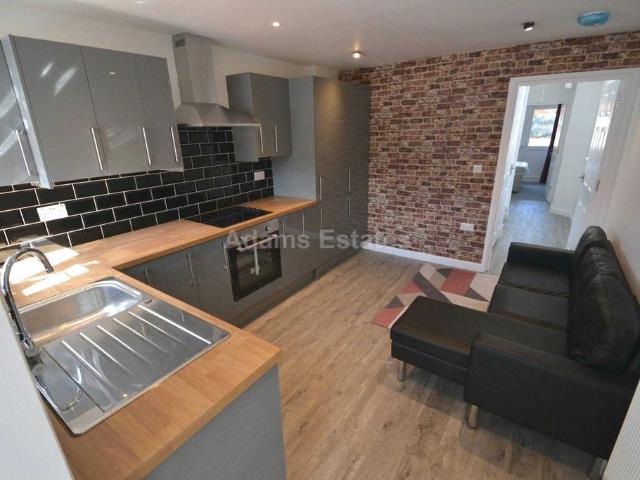Hartland Road, Reading 4 bed detached house to rent £2,200 pcm £508 pw