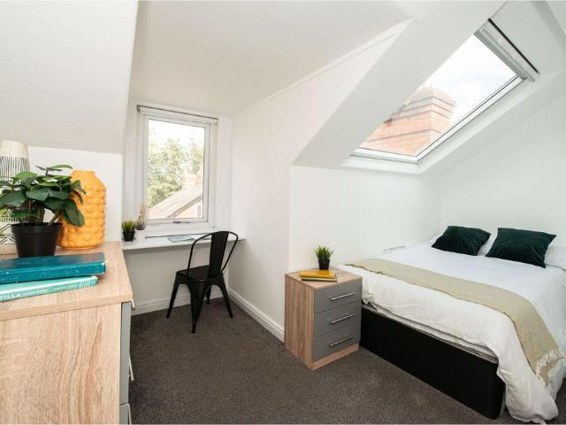 Hartley Avenue, Leeds LS6 6 bed house to rent £3,640 pcm £840 pw