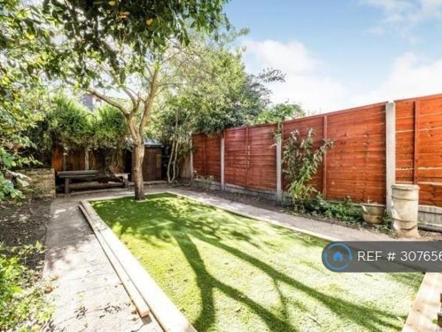 Hartley Avenue, London, E6 4 bed terraced house to rent £2,500 pcm £577 pw