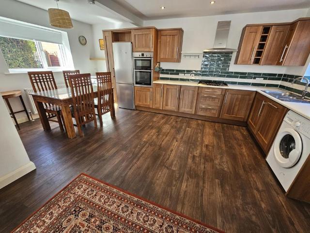 Hartley Crescent, Leeds 2 bed house to rent £1,300 pcm £300 pw