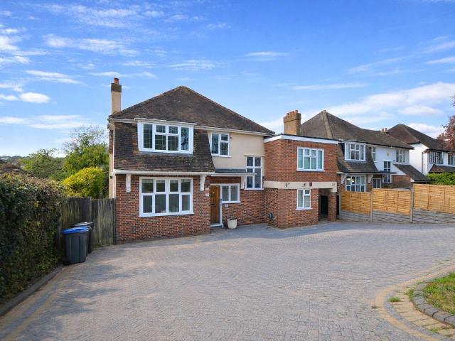 Hartley Down, Purley CR8, 3 bed detached house to rent, £2,900 pcm | PrimeLocation
