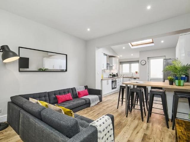 Hartley Grove, Leeds LS6 6 bed house to rent £3,900 pcm £900 pw