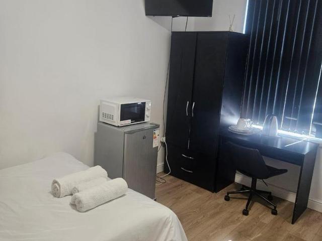 Hartley Rd, Nottingham, NG7 Studio to rent £750 pcm £173 pw