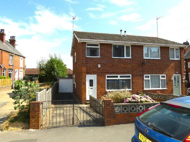 Hartley Street, Churwell 3 bed semi detached house to rent £1,175 pcm £271 pw