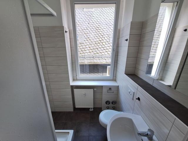 Hartmannsdorf: frisch sanierte 5 Raumwohnung mit Balkon und Stellplatz auf Wunsch in Hartmannsdorf