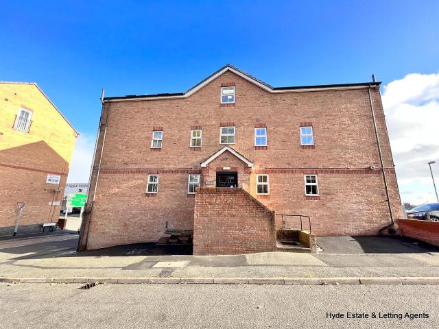 Hartshill House, St. Andrews Square, Stoke On Trent. ST4, 2 bed flat to rent, £775 pcm | PrimeLocation