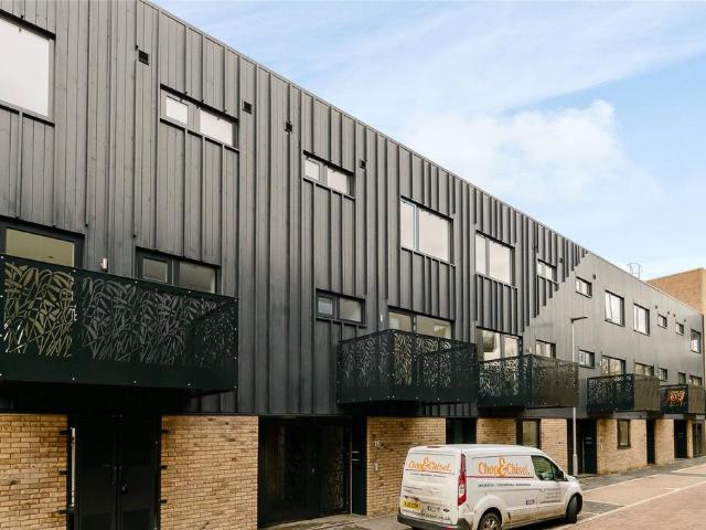 Hartree Lane, Trumpington, Cambridge. 2 bed duplex to rent £2,000 pcm £462 pw