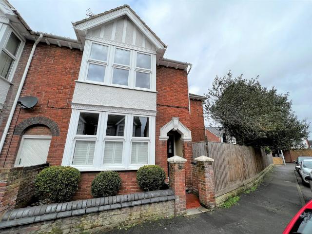 Hartwell Crescent, LEIGHTON BUZZARD 3 bed semi detached house to rent £1,750 pcm £404 pw