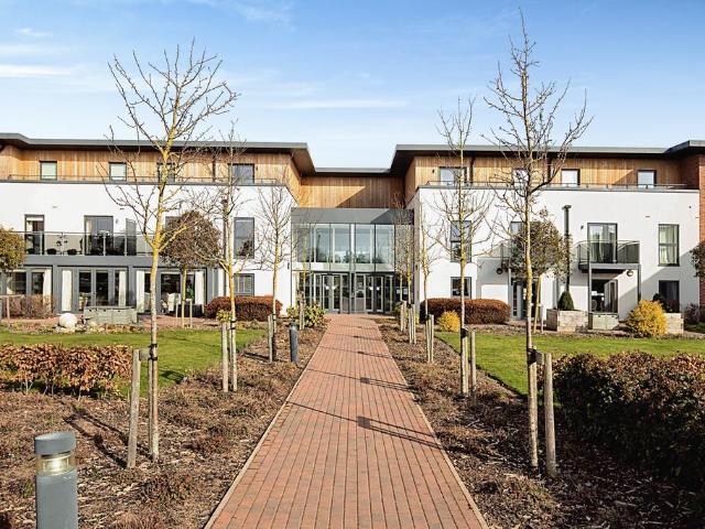 Harvard Place, Stratford upon Avon, CV37 2 bed property to rent £1,500 pcm £346 pw