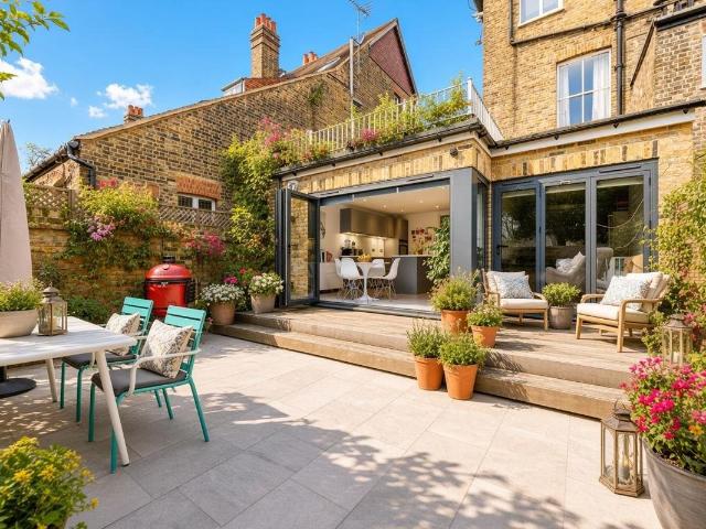 Harvard Road, Turnham Green W4, 2 bed flat to rent, £4,250 pcm | PrimeLocation