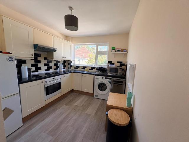 Harvel Crescent, London SE2, 2 bed maisonette to rent, £1,700 pcm | PrimeLocation