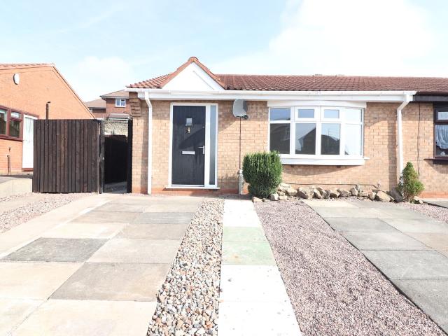 Harvest Close, Upper Gornal DY3, 2 bed bungalow to rent, £1,000 pcm | PrimeLocation