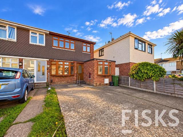 Harvest Road, Canvey Island, SS8 4 bed semi detached house to rent £1,800 pcm £415 pw