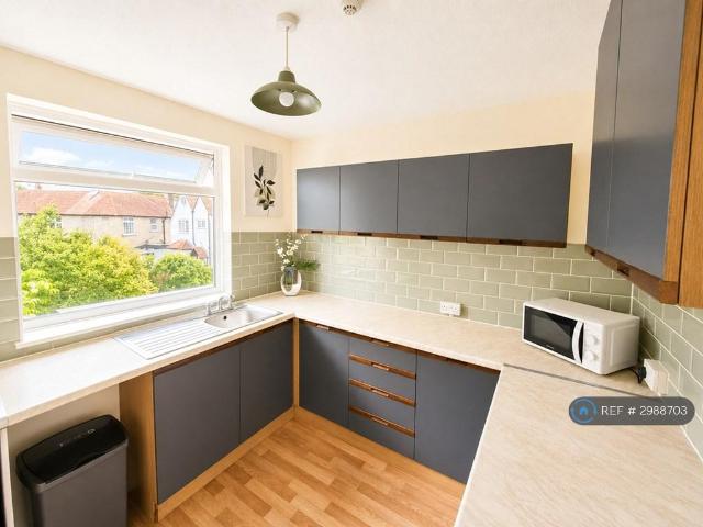 Harvey Goodwin Avenue, Cambridge, CB4 3 bed flat to rent £1,895 pcm £437 pw