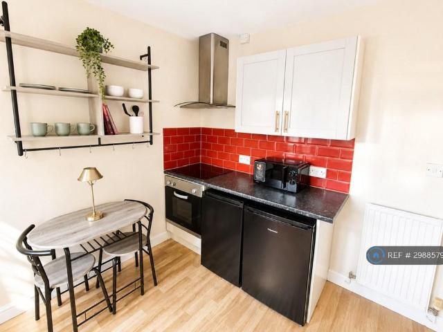 Harvey Goodwin Avenue, Cambridge, CB4 3 bed flat to rent £1,895 pcm £437 pw