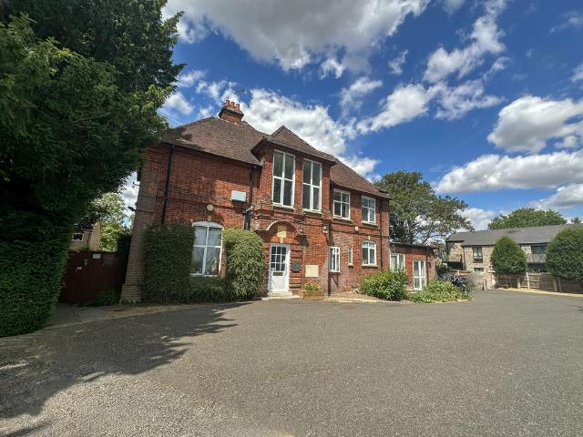 Harvey Goodwin Gardens, Cambridge CB4 Studio to rent £950 pcm £219 pw