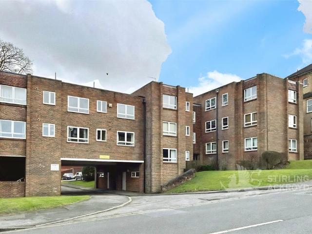 Harvey Lodge, Harvey Road, Guildford. Studio to rent £1,300 pcm £300 pw