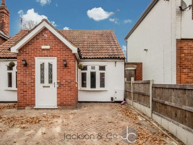Harwich Road, Colchester CO4, 6 bed detached bungalow to rent, £2,200 pcm | PrimeLocation