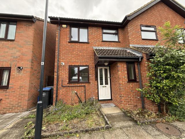 Harwood Close, North Wembley, HA0 2 bed semi detached house to rent £1,875 pcm £433 pw