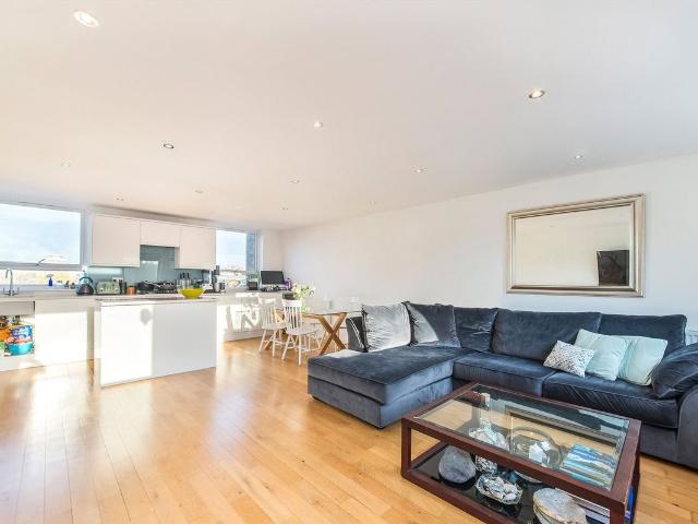 Harwood Road, Fulham, London SW6, 2 bed flat to rent, £3,000 pcm | PrimeLocation