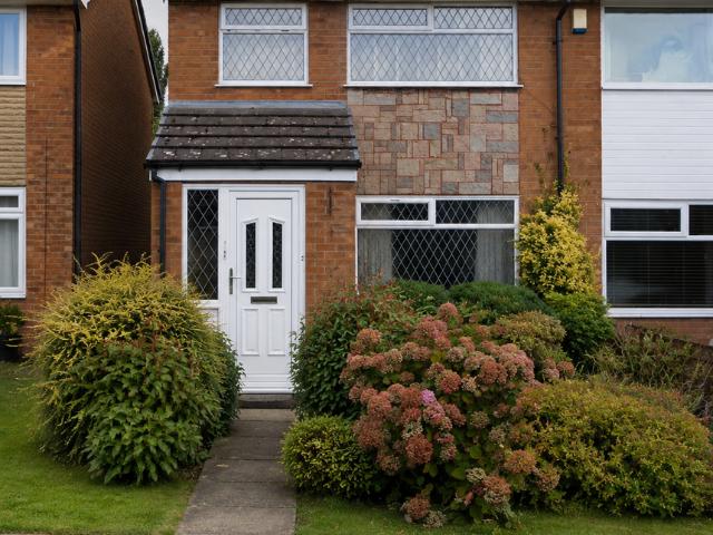 Harwood Vale, Bolton BL2 3 bed semi detached house to rent £1,250 pcm £288 pw