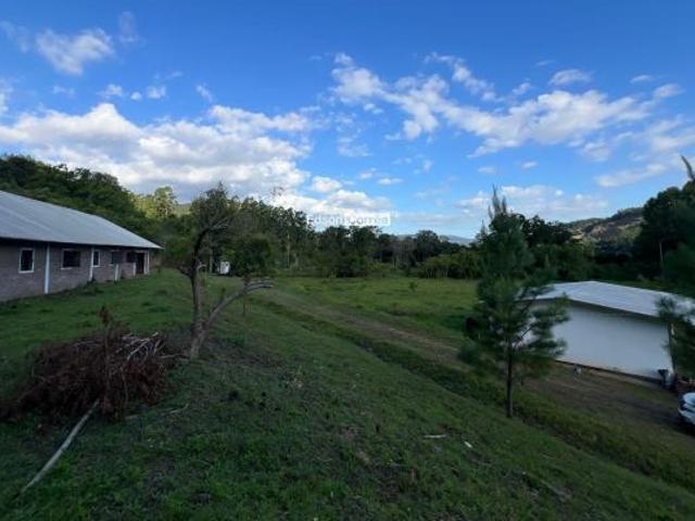 HARAS PRÓXIMO DA CIDADE DE GRAMADO COM 16 BAIAS