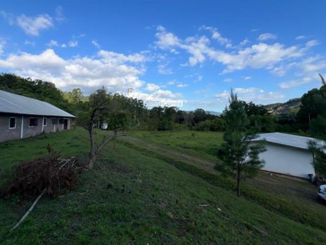 HARAS PRÓXIMO DA CIDADE DE GRAMADO COM 16 BAIAS