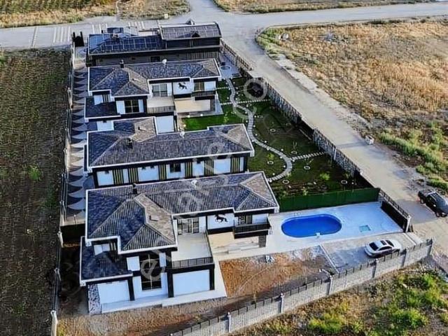 Harbert| Ataşehir'de Ultra Lüks Havuzlu Müstakil Villa