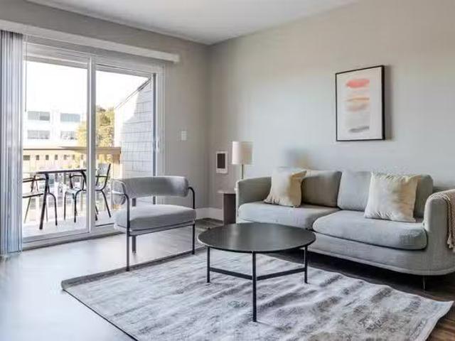 Harbor Cove, 900 East Hillsdale Blvd, Foster City 1 Bedroom.