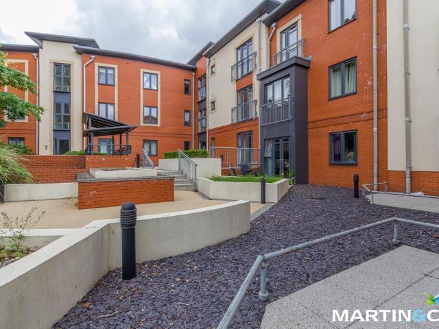 Harborne Central, High Street. 2 bed apartment to rent £1,200 pcm £277 pw
