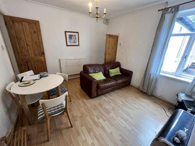 Harborne Lane, Selly Oak, Birmingham 4 bed terraced house to rent £1,480 pcm £342 pw