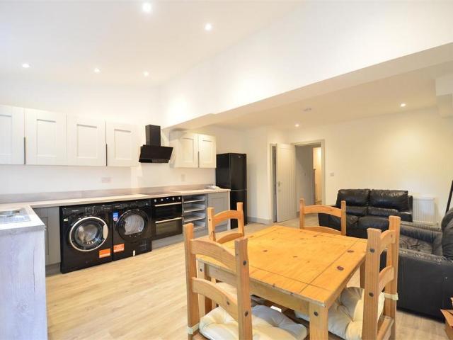 Harborne Park Road, Metchley, B17 0PR, United Kingdom | 4 bed townhouse for rent #139404711 | Rentberry