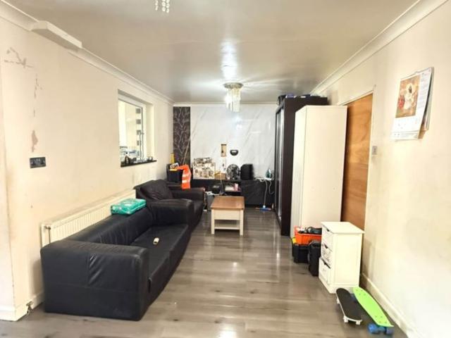 Harborough Close, Slough SL1, 4 bed semi detached house to rent, £2,200 pcm | PrimeLocation
