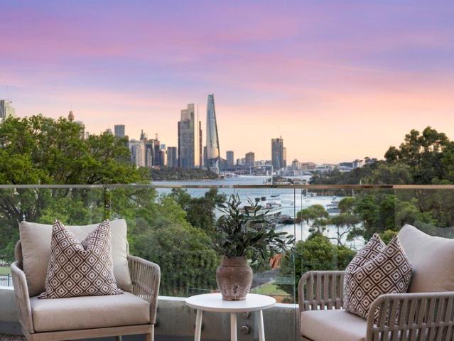 Harbour and city views from a tightly held Waverton address
