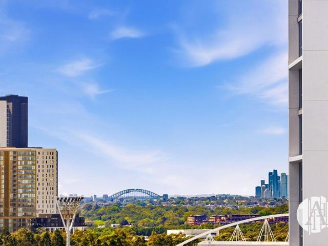 Harbour Bridge Views & Contemporary Apartment Living