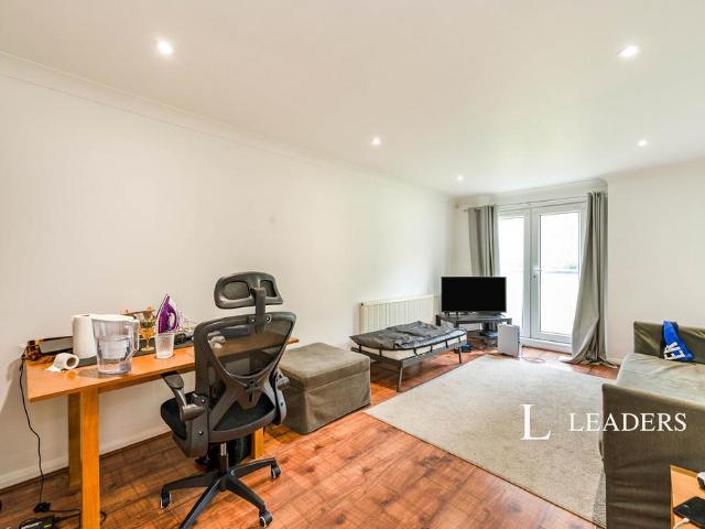 Harbour Ridge, 163 Queen Street, PO1 2 bed flat to rent £1,425 pcm £329 pw
