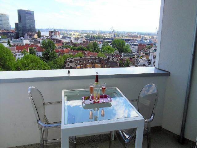 Harbour, River and Reeperbahnview, stylist 2 roomapartment, garage