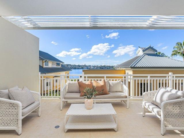 Harbour Side Luxury in Hunters Wharf