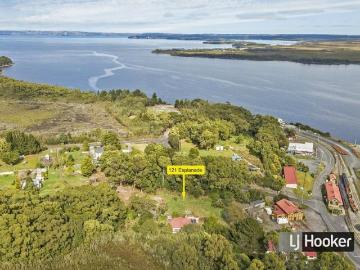 Land for sale in Regatta Point