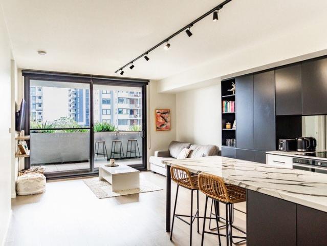 Harbour View Designer Apartment in Prestigious 'The Millhorn' Building