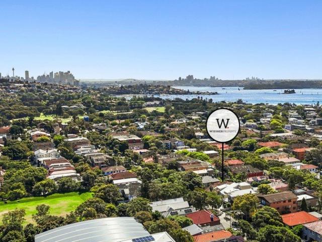 Harbour views, modern elegance and space to entertain on approximately 300 sqm of land