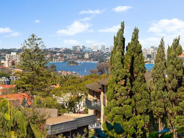 Harbour Views, Northern Sun & Beautifully Renovated Interiors