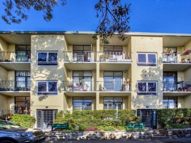 Harbour Views and City Vistas from a Sunlit Birchgrove Retreat