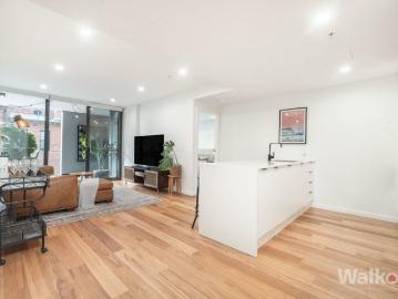 Harbour views from this oversized north facing balcony at Stella