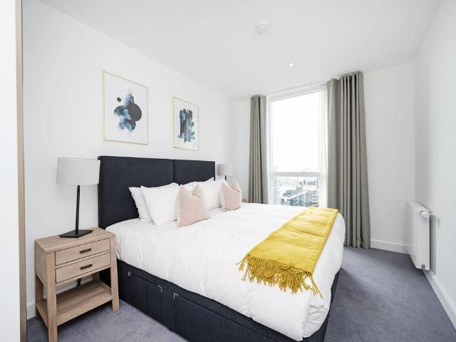 Harbour Way, Canary Wharf, LONDON, E14 1 bed flat to rent £3,505 pcm £809 pw