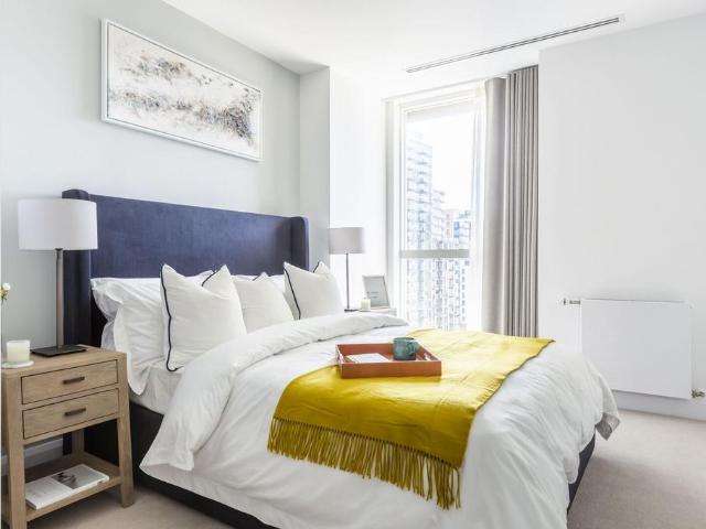 Harbour Way, Canary Wharf, London, E14 1 bed flat to rent £3,140 pcm £725 pw