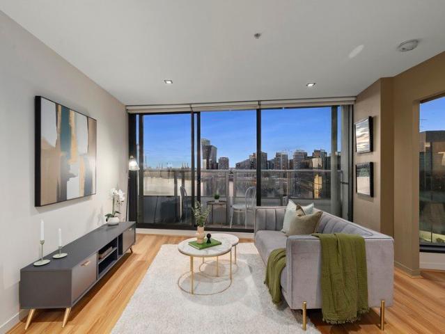 Harbourfront Haven with Sweeping Water Views