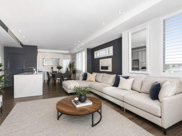Harbourfront Luxury in the Heart of Honeysuckle