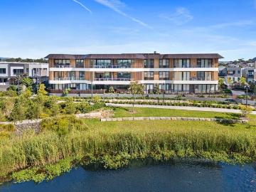 Harbourfront Luxury with Nature at Your Doorstep